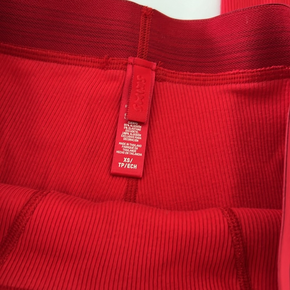 Skims red - Picture 4 of 5